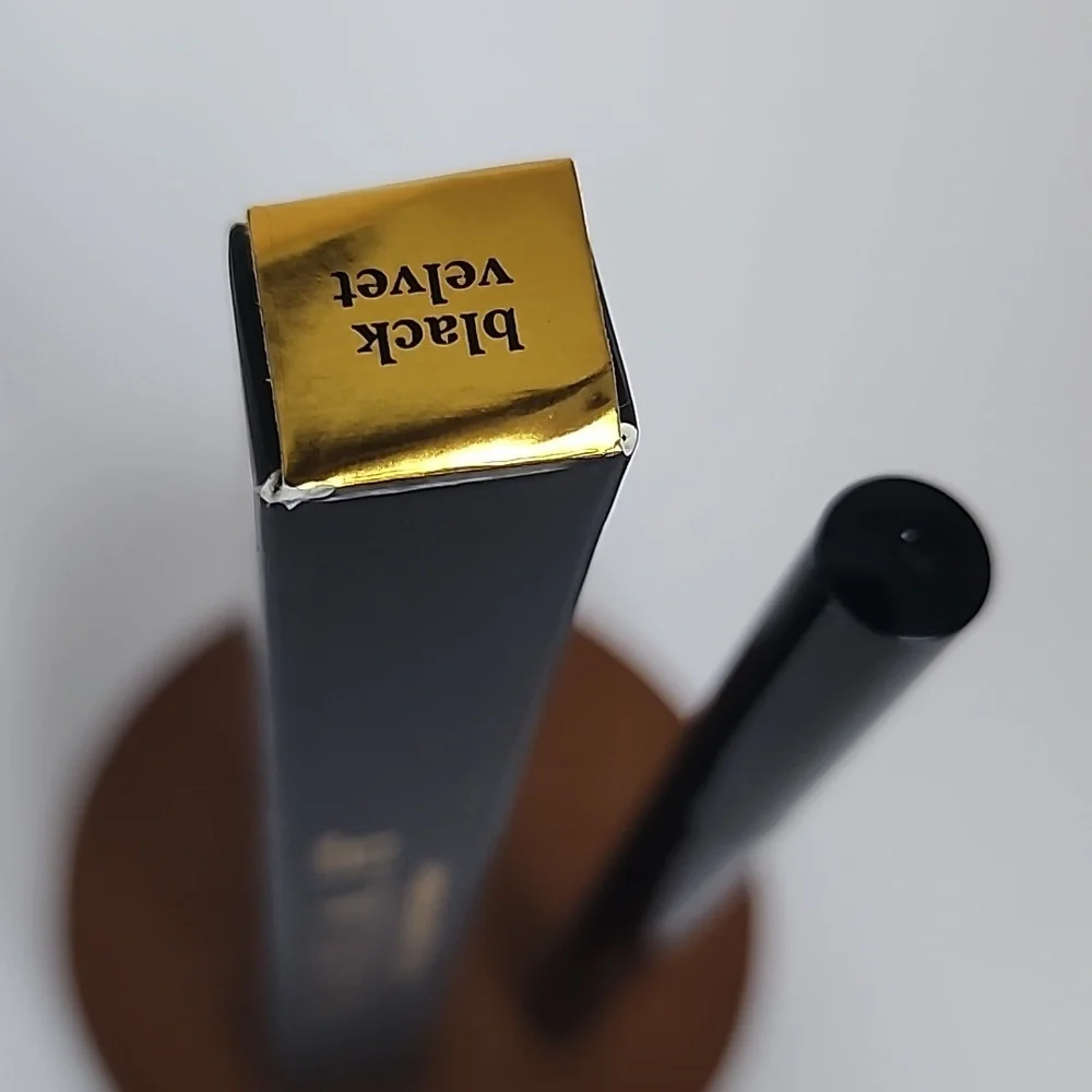 FARAH 18hr Liquid Eyeliner - Black Velvet
